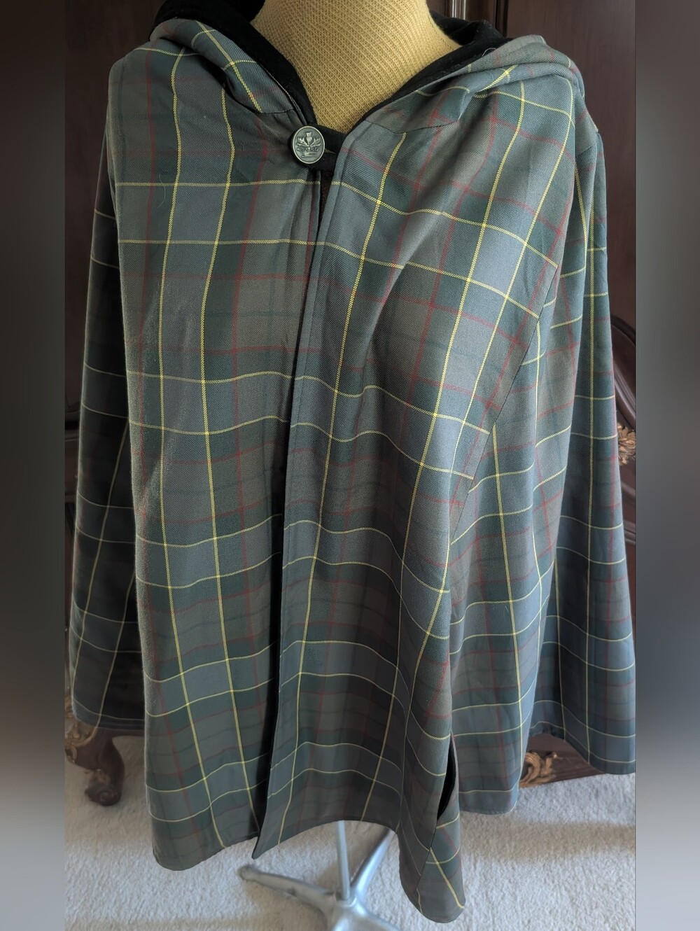 Outlander Fraser Tartan Reversible Cape - Picture 4 of 8